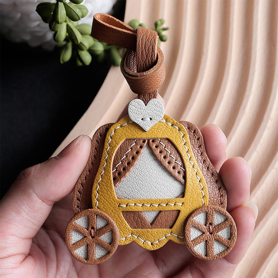G8activist® Sheep Leather Pumpkin Carriage Bag Charm DIY Kit